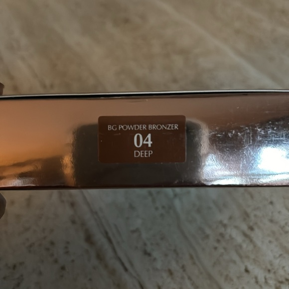 Powder Bronzer - Picture 2 of 3